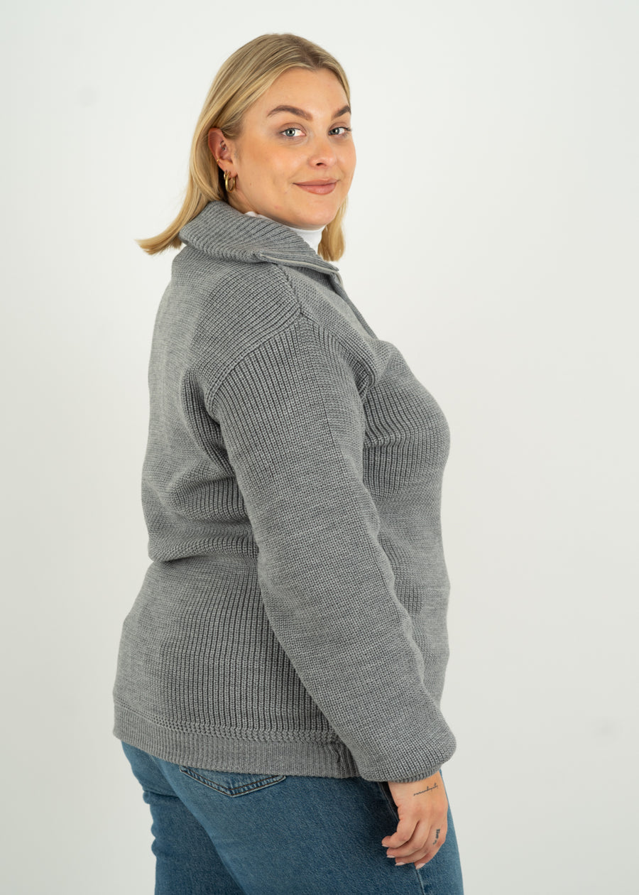 Unser Model Anna ist 176 cm groß und trägt Größe 2XL.#