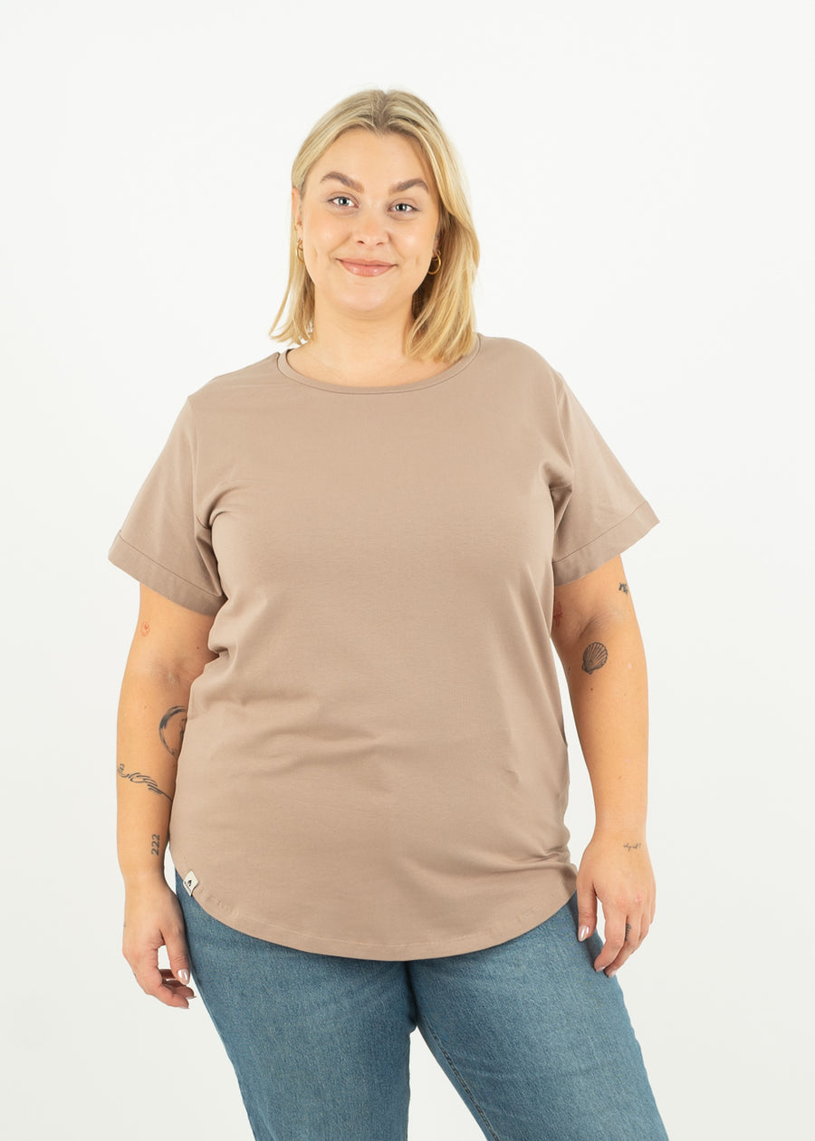 Unser Model Anna ist 176 cm groß und trägt Größe 2XL.#