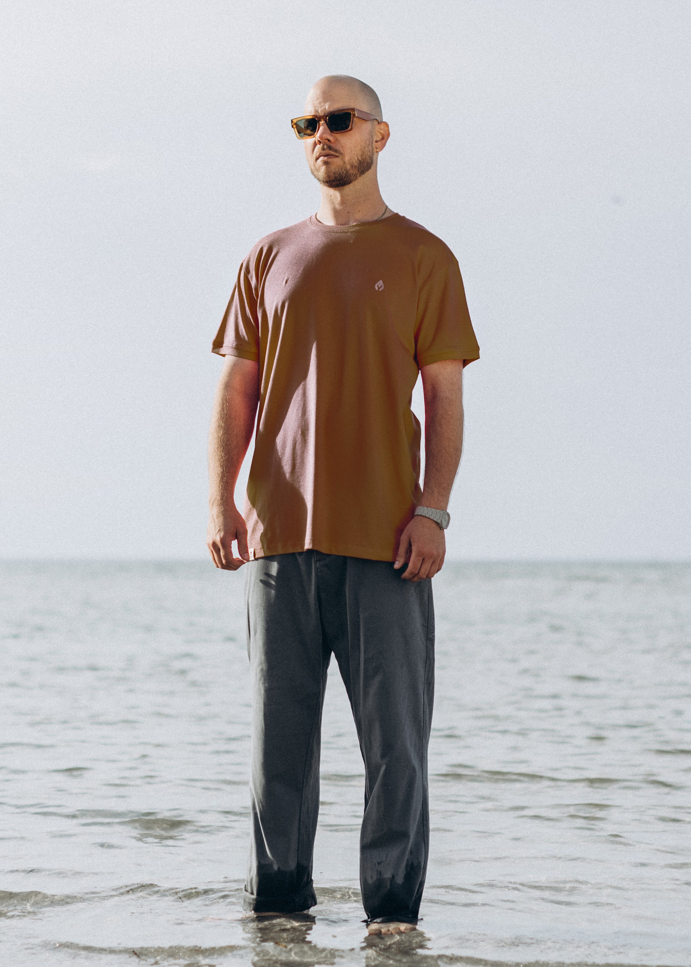 Unser Model Jonas ist <strong>184 cm</strong> groß und trägt <strong>Größe XL</strong>.#