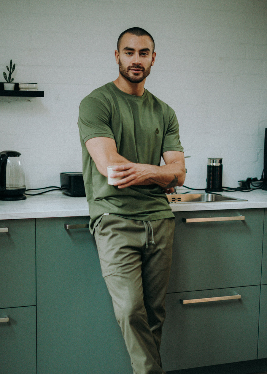 Unser Model Hugo ist 184 cm groß und trägt Größe L.#