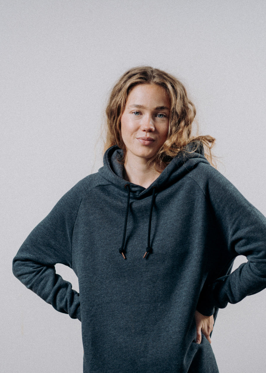 Unser Model Nika ist 175 cm groß und trägt Größe S.#