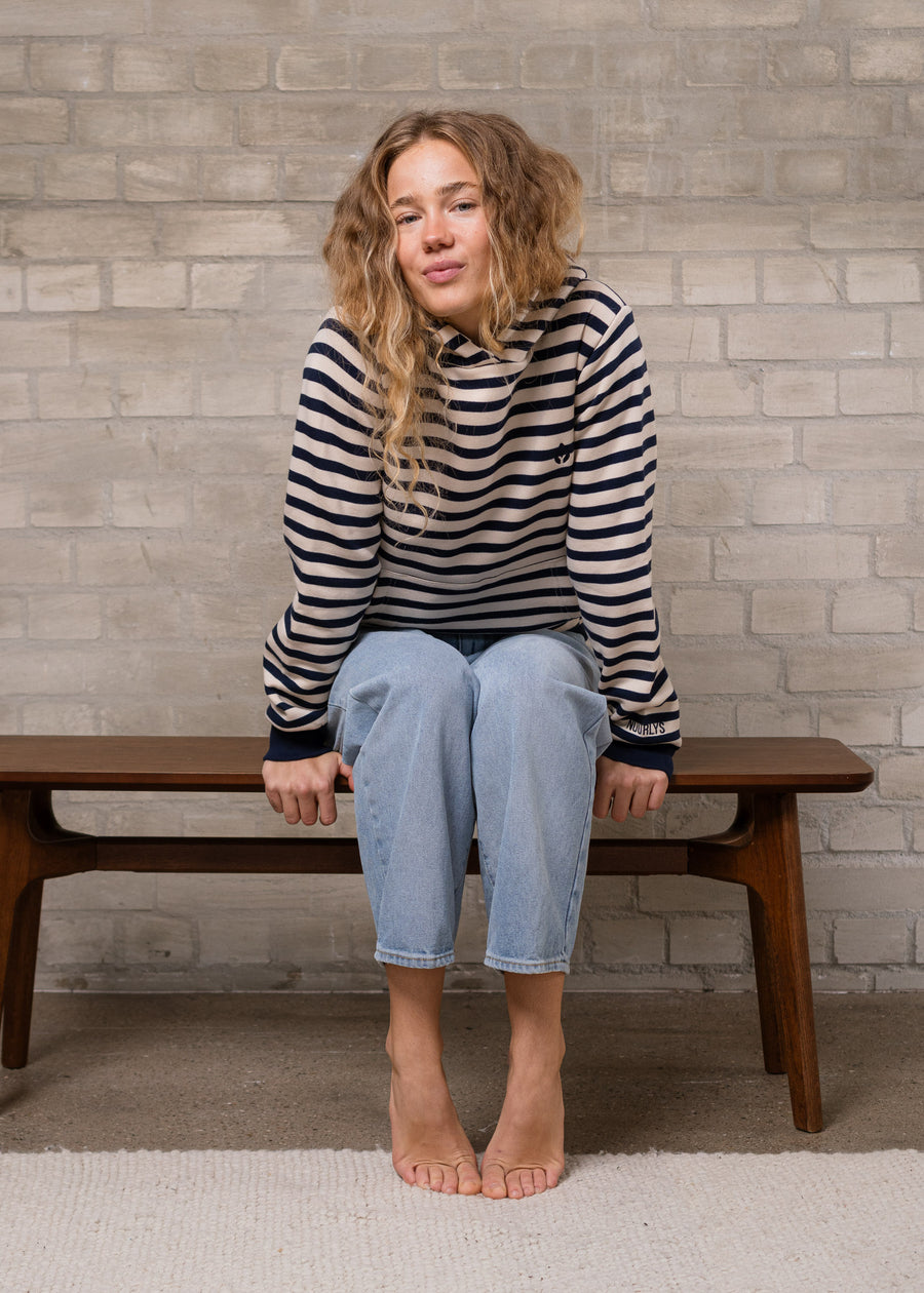 Unser Model Nika ist 175 cm groß und trägt Größe S.#