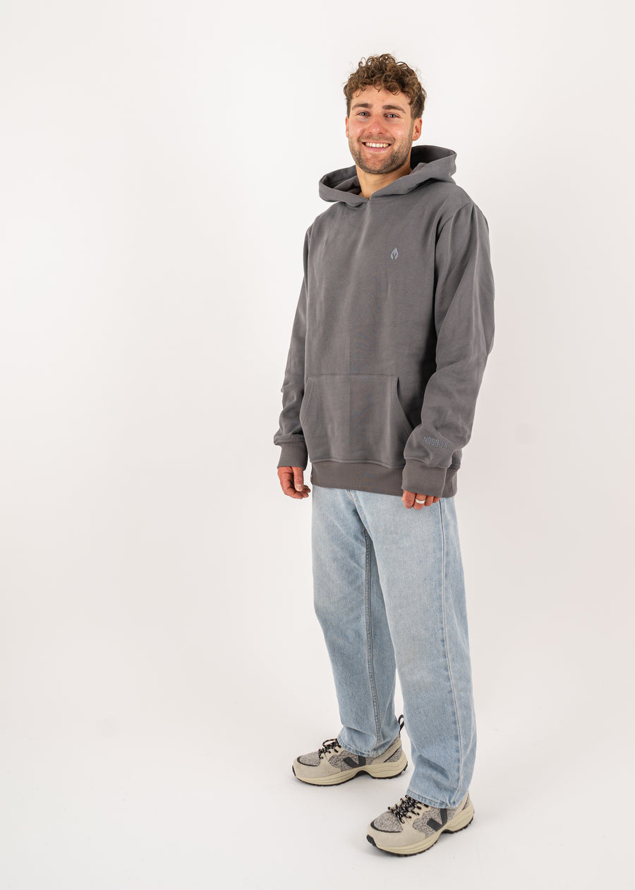 Unser Model Henry ist 178 cm groß und trägt Größe L.#
