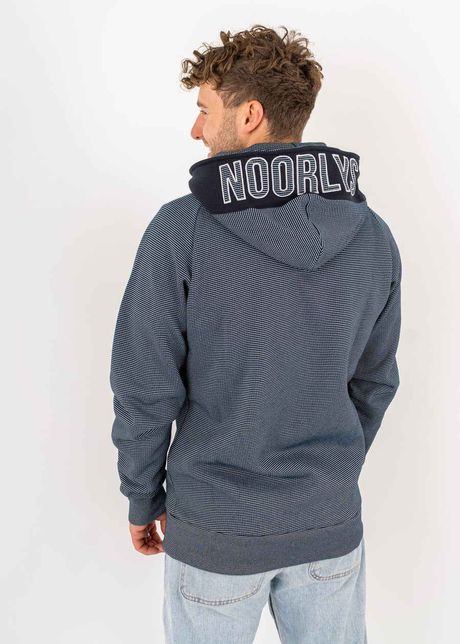 Unser Model Henry ist 178 cm groß und trägt Größe L.#