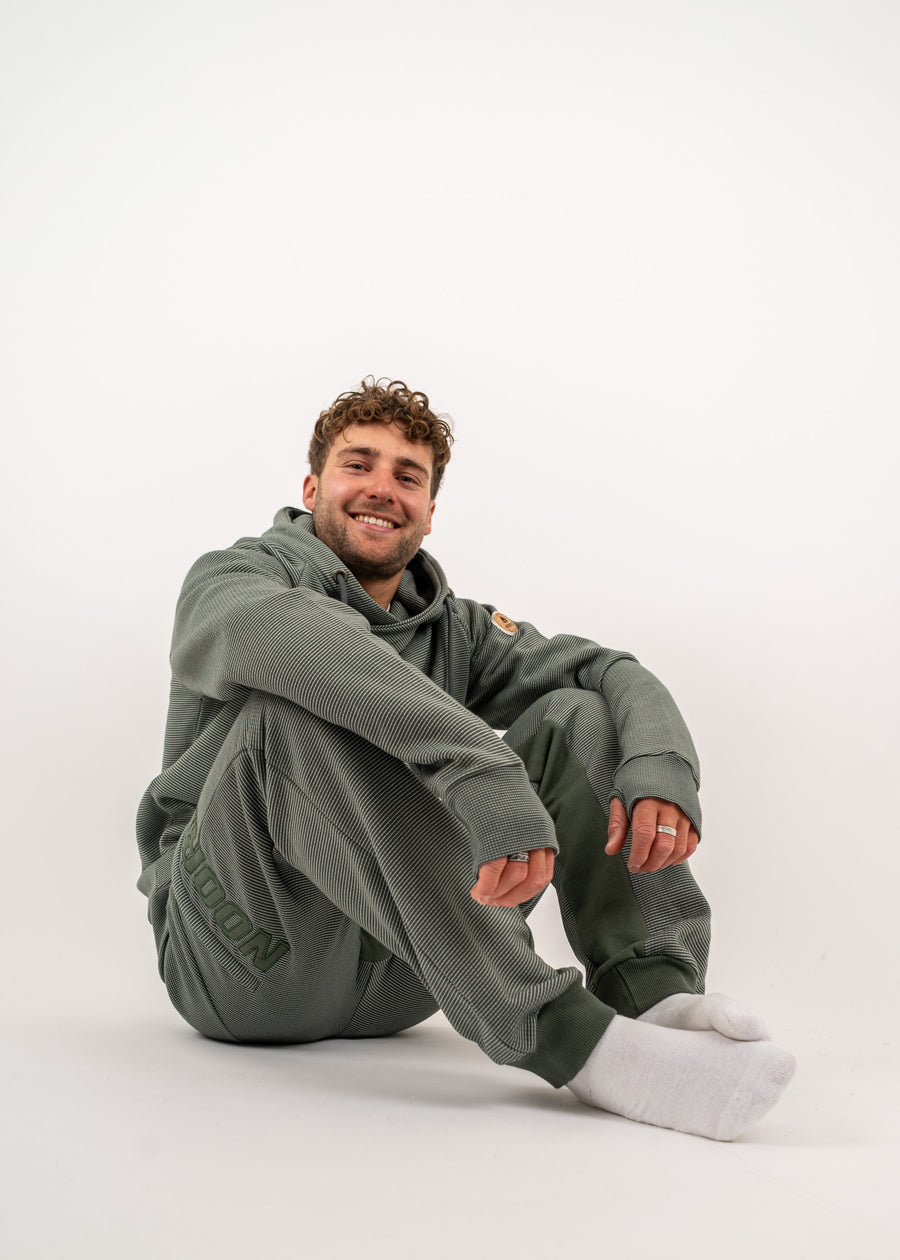 Unser Model Henry ist 178 cm groß und trägt Größe L.#