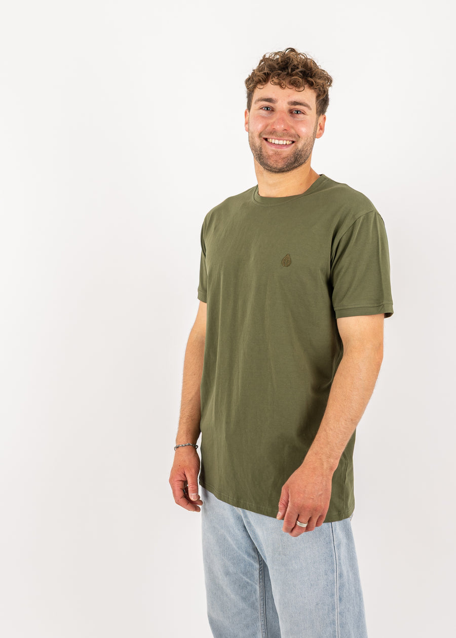 Unser Model Henry ist 178 cm groß und trägt Größe L.#