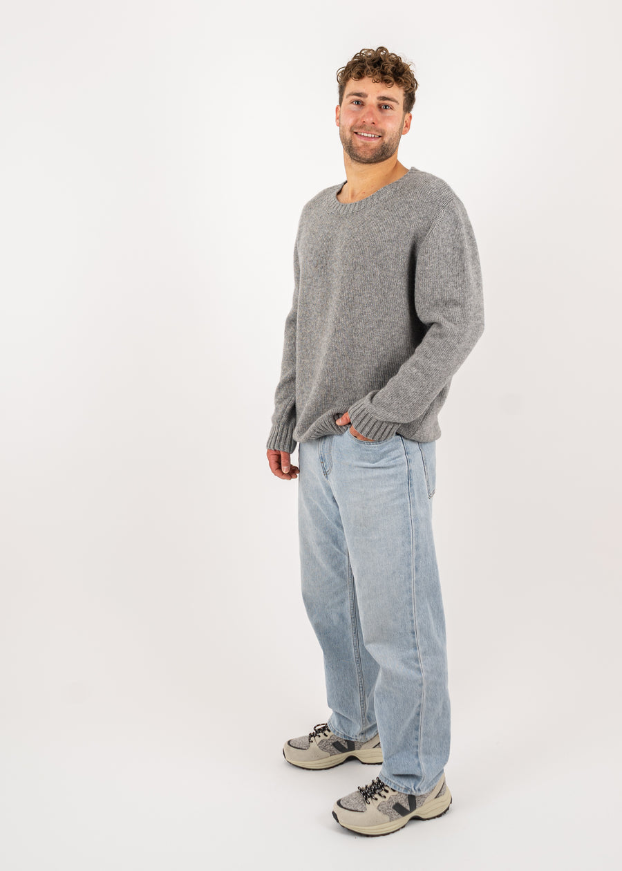Unser Model Henry ist 178 cm groß und trägt Größe L.#