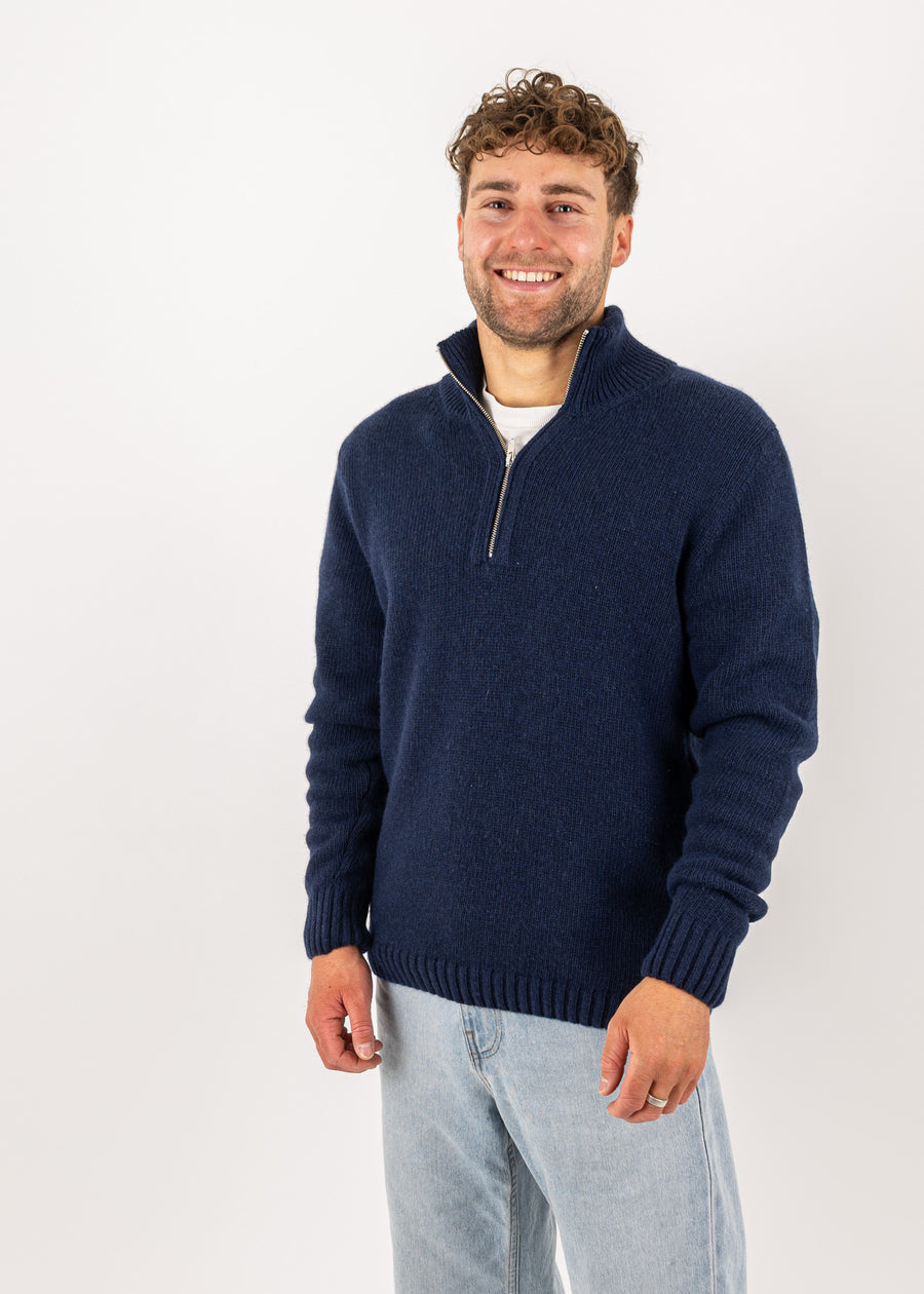 Unser Model Henry ist 178 cm groß und trägt Größe L.#
