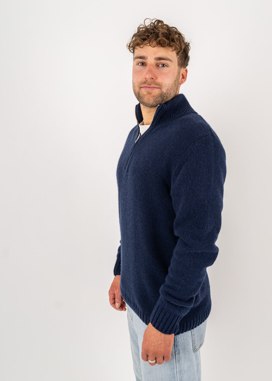 Unser Model Henry ist 178 cm groß und trägt Größe L.#