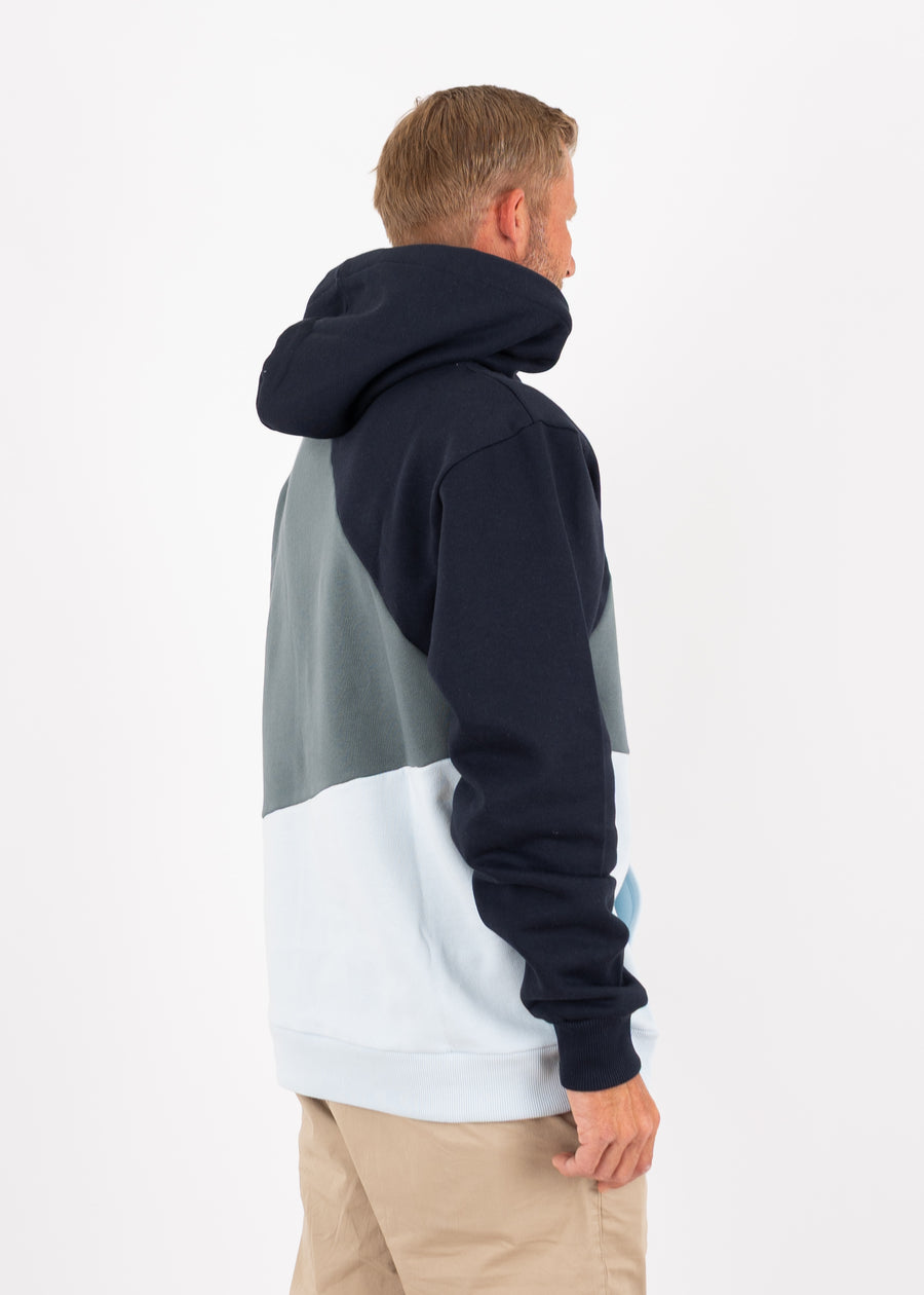 Unser Model ist 175 cm groß und trägt Größe L.#